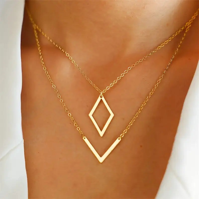CATALINA | Collar con dije en V