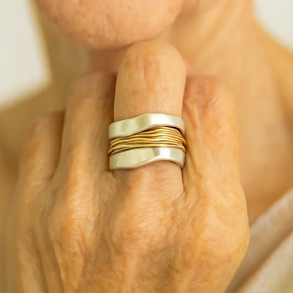 ANTONIA | Anillo con hilos dorados